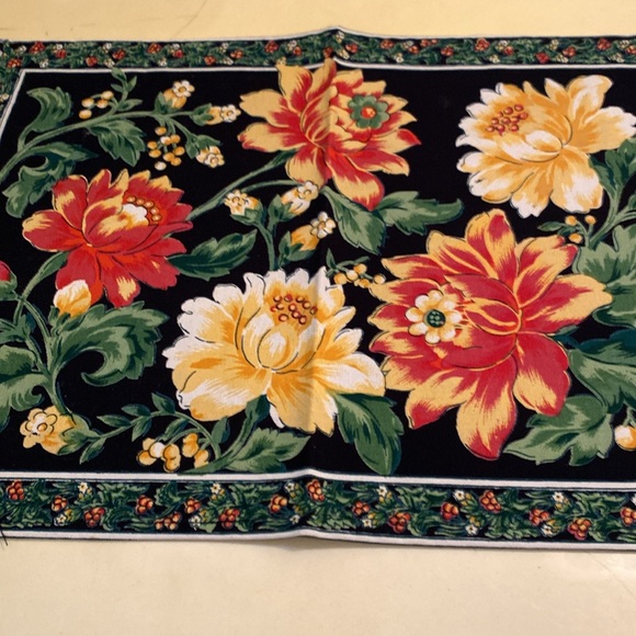 April Cornell Flowered Placemats.  Qty of 4.  Black w/Flower Design 19” x13 1/2” - Picture 4 of 6